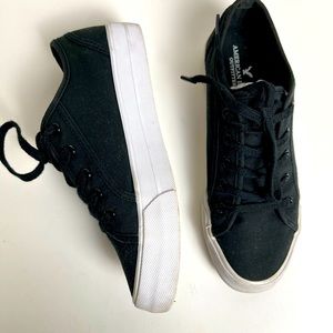 AEO Black Platform Sneakers Lace Up Shoes Size 7